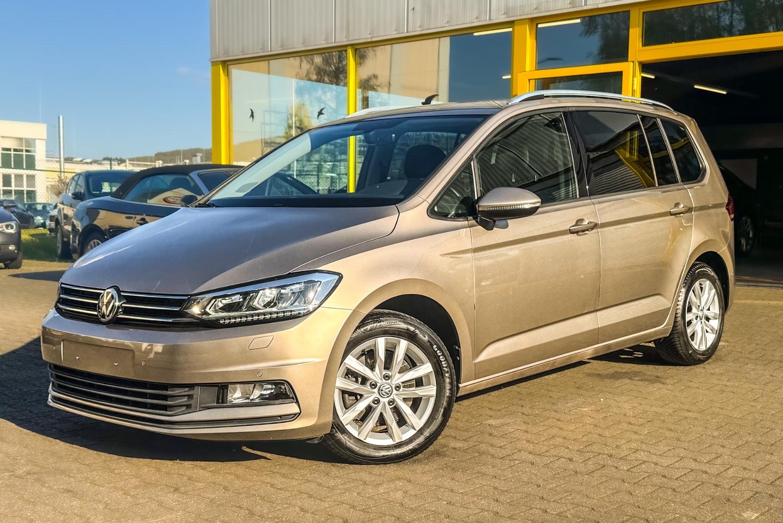 Volkswagen Touran Comfortl/LED/7-Sitzer/Zahnriemen neu/AHK/