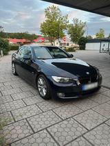 BMW e93 330i - BMW 330 aus 2007: 330i
