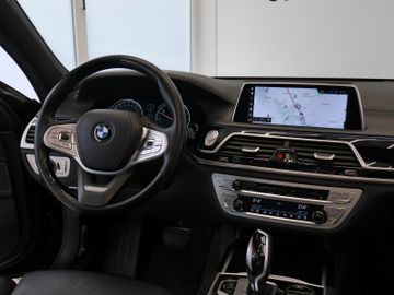 BMW 750 - 10