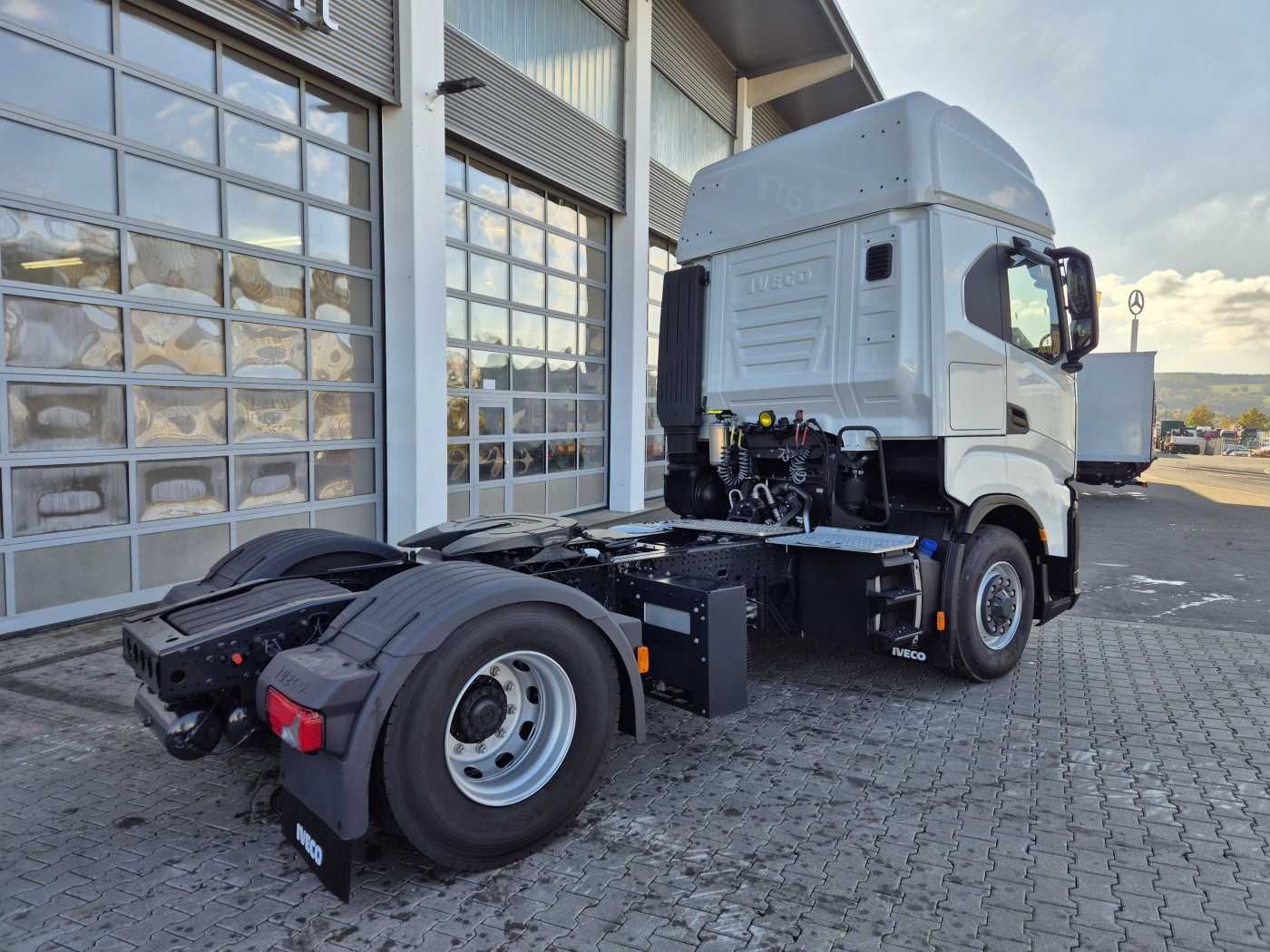 Fahrzeugabbildung Iveco AS440X49T/P ON 4x4 HI-TRACTION Intarder 2x Bett