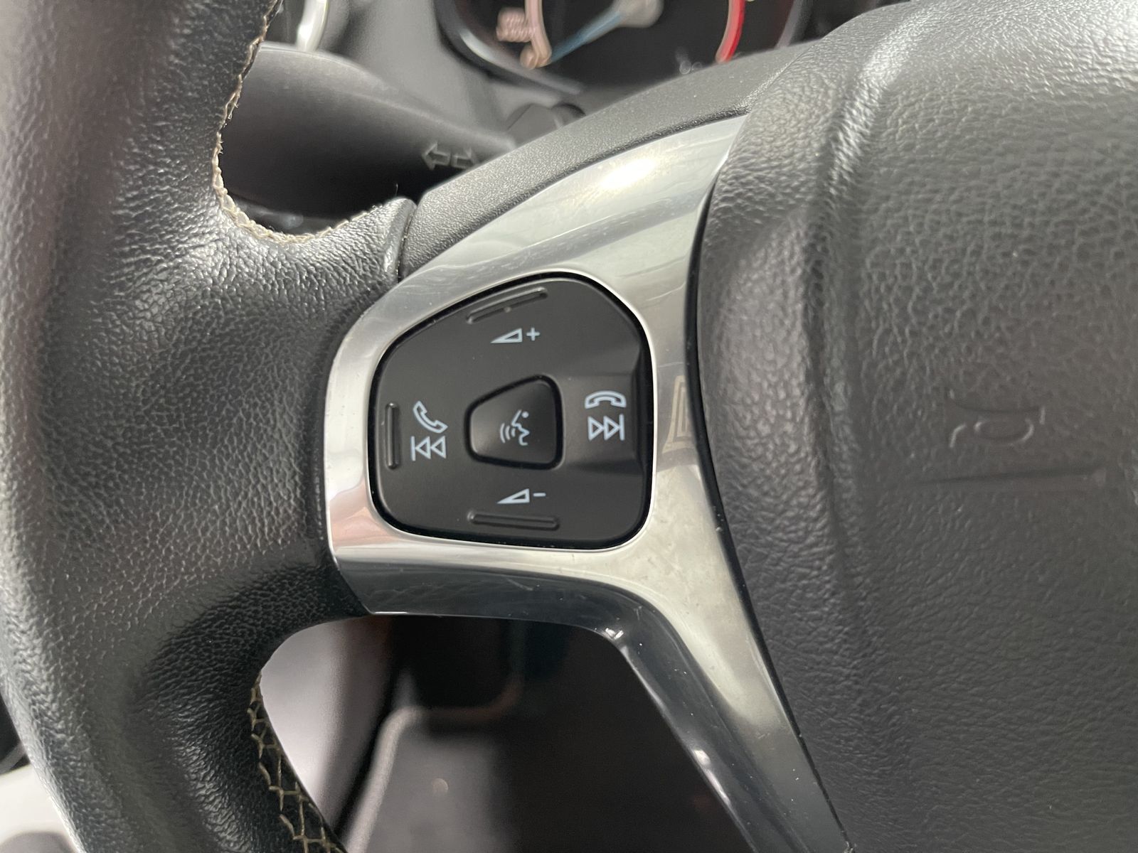 Fahrzeugabbildung Ford Fiesta Titanium1.5 TDCI*LED*MFL*Klima*PDC*