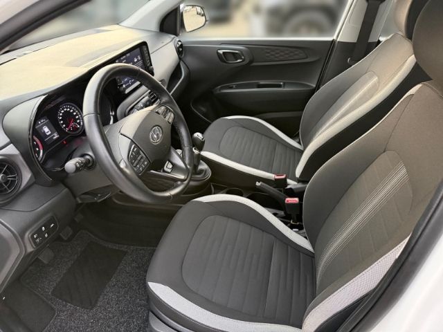 Fahrzeugabbildung Hyundai i10 1.2 Trend +CARPLAY+KLIMA+SHZ+RADIO+TEMPOMAT+