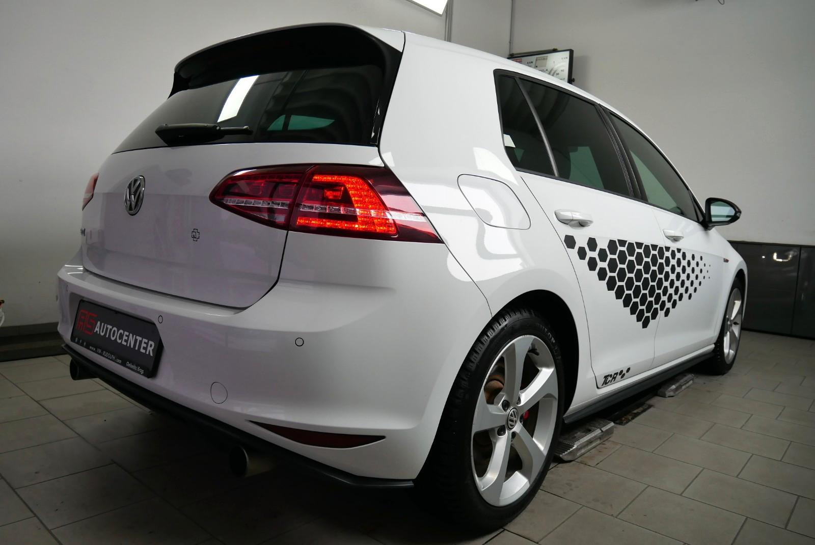 Volkswagen Golf VII Lim. GTI DSG Xenon Navi Alcantara PDC