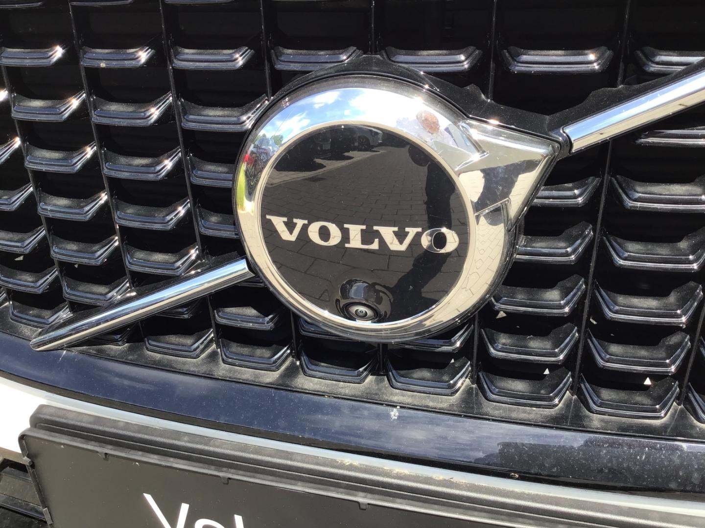 Volvo XC60 T6 Plus Dark AWD Stdhzg. 360° Cam PanoDach