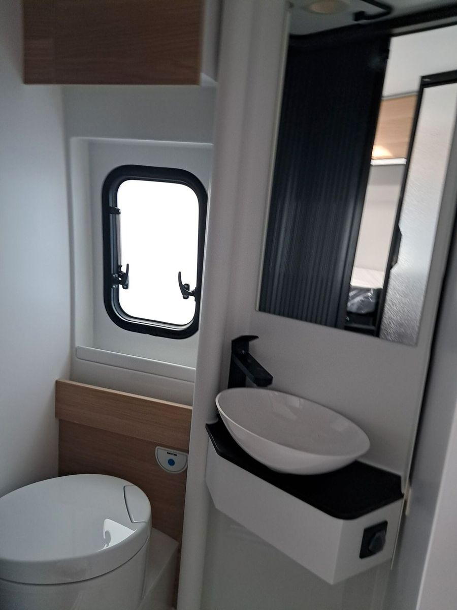 Fahrzeugabbildung Adria Twin 60Y 640 SLB Automatik, Zuziehhilfe