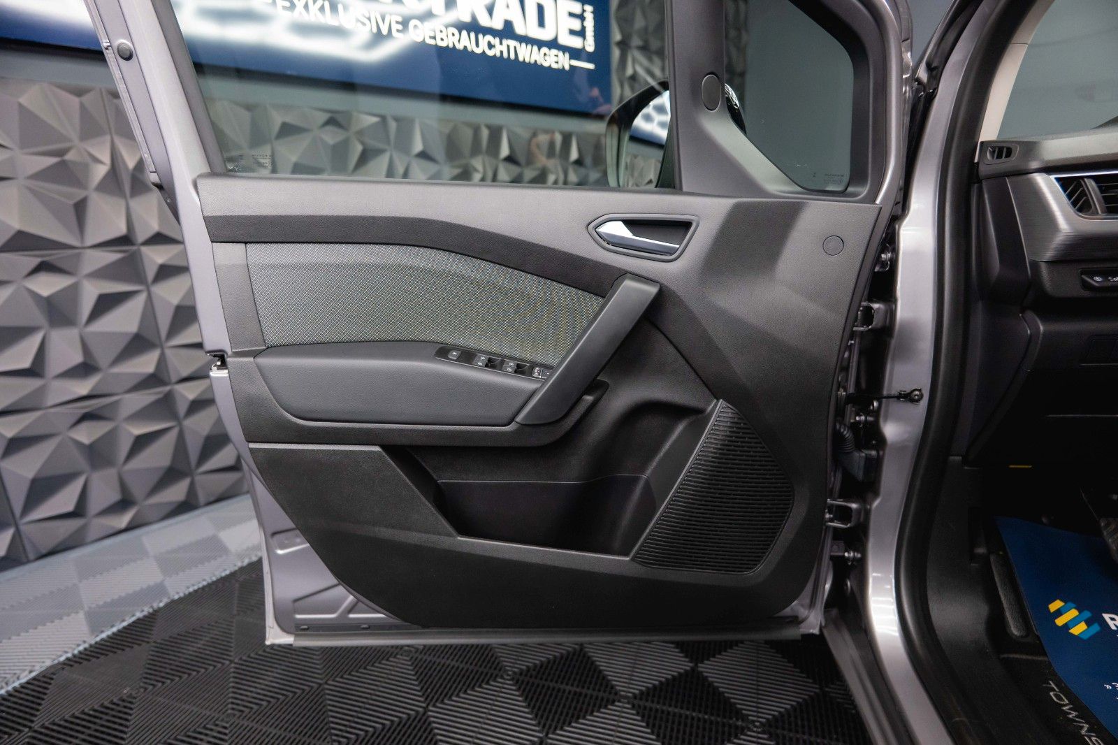 Fahrzeugabbildung Nissan Townstar Kombi L2 Tekna 7 Sitze *LED*Kamera*Navi