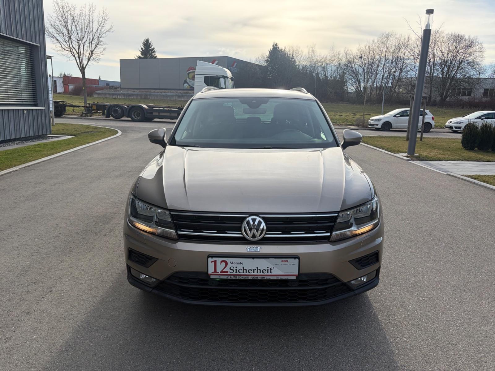 Volkswagen Tiguan Sound*Automatik*Navi*PDC*79TKM
