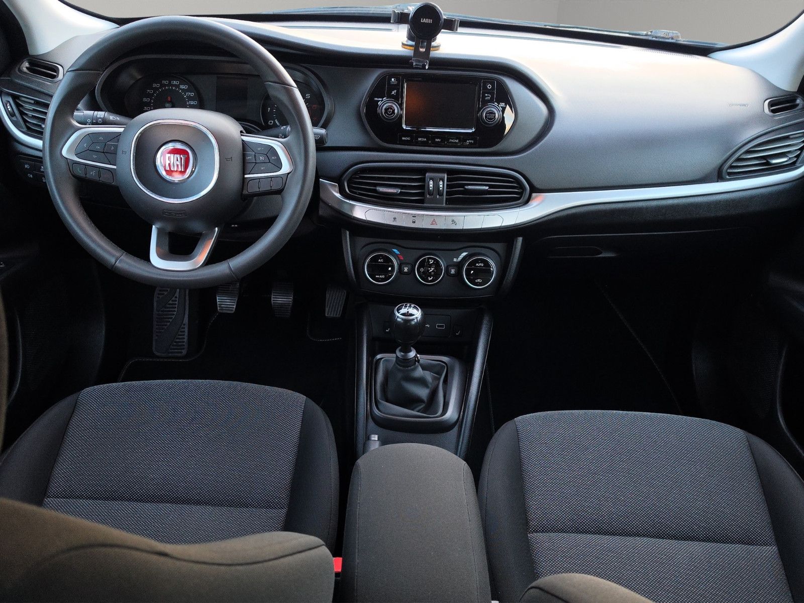 Fahrzeugabbildung Fiat Tipo Street NAVI SHZ PDC