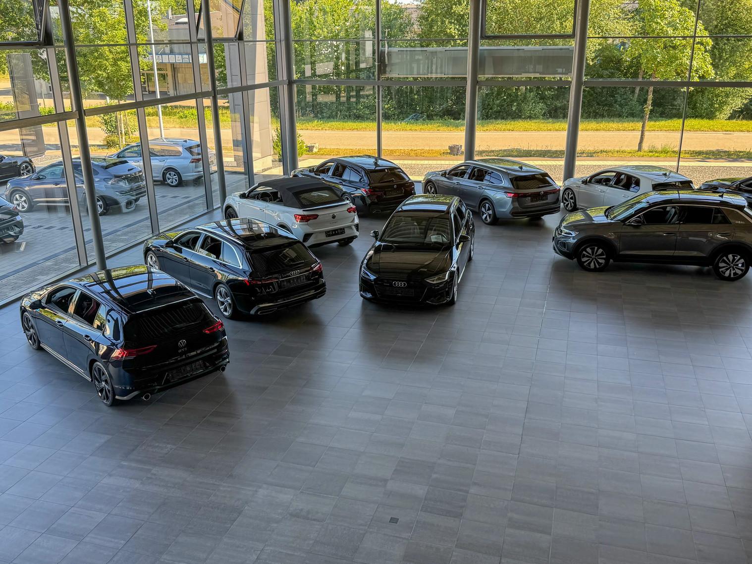showroom-image-top