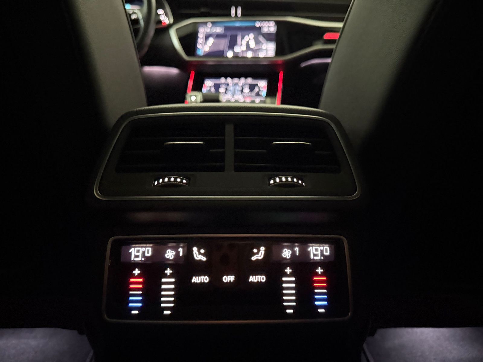 Fahrzeugabbildung Audi A6 Lim. 50 TDI Quattro S-LINE SPORT/HuD/ACC/PANO