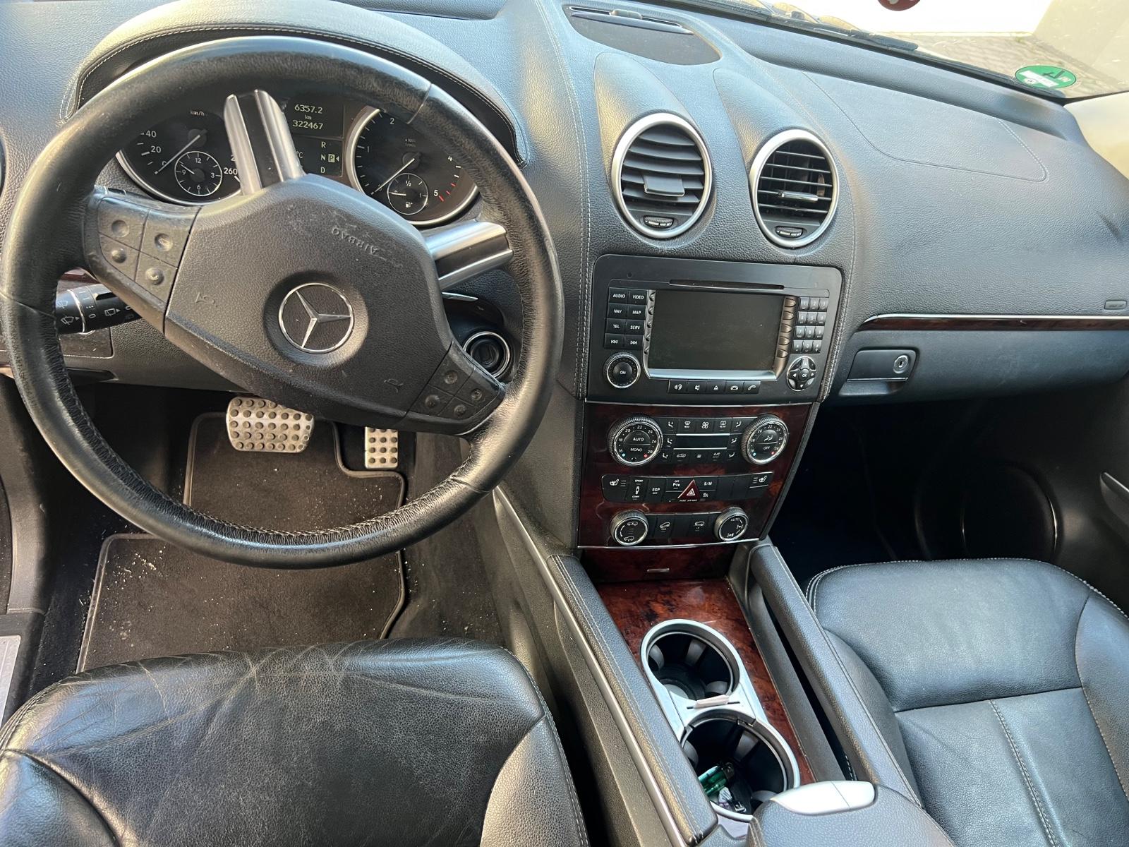 Mercedes-Benz GL320 2007 — interior