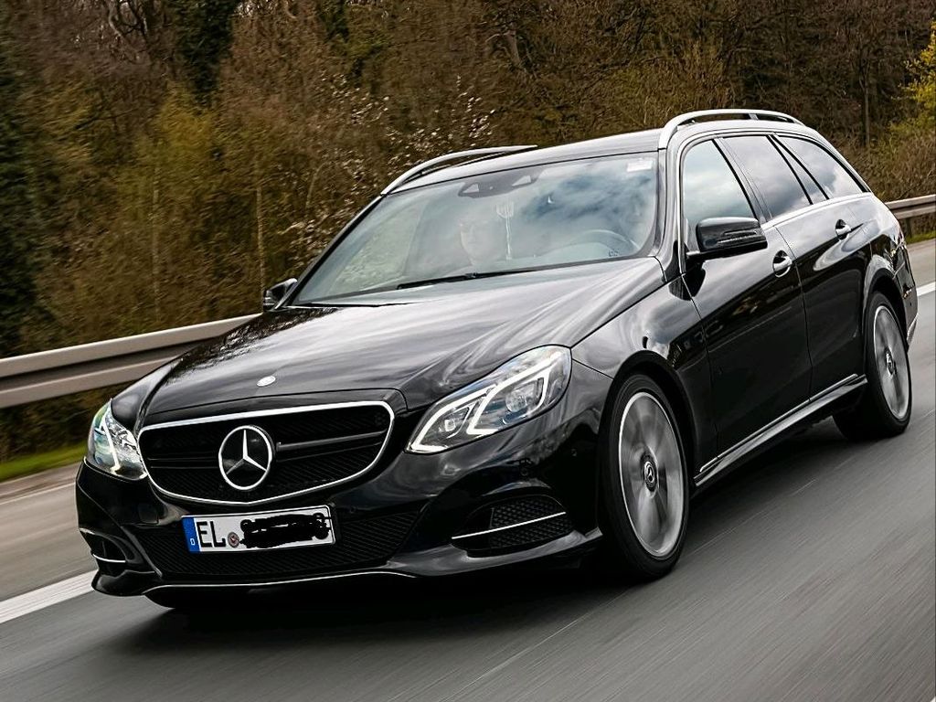 Image of Mercedes-Benz E 300