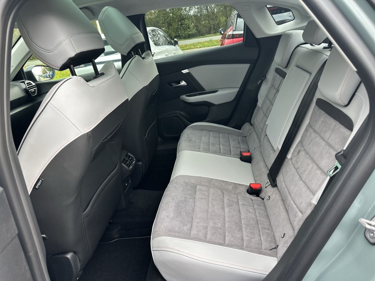 Fahrzeugabbildung Citroën C4 X Max Hybrid 145 El. Pano Navi CarPlay SHZ