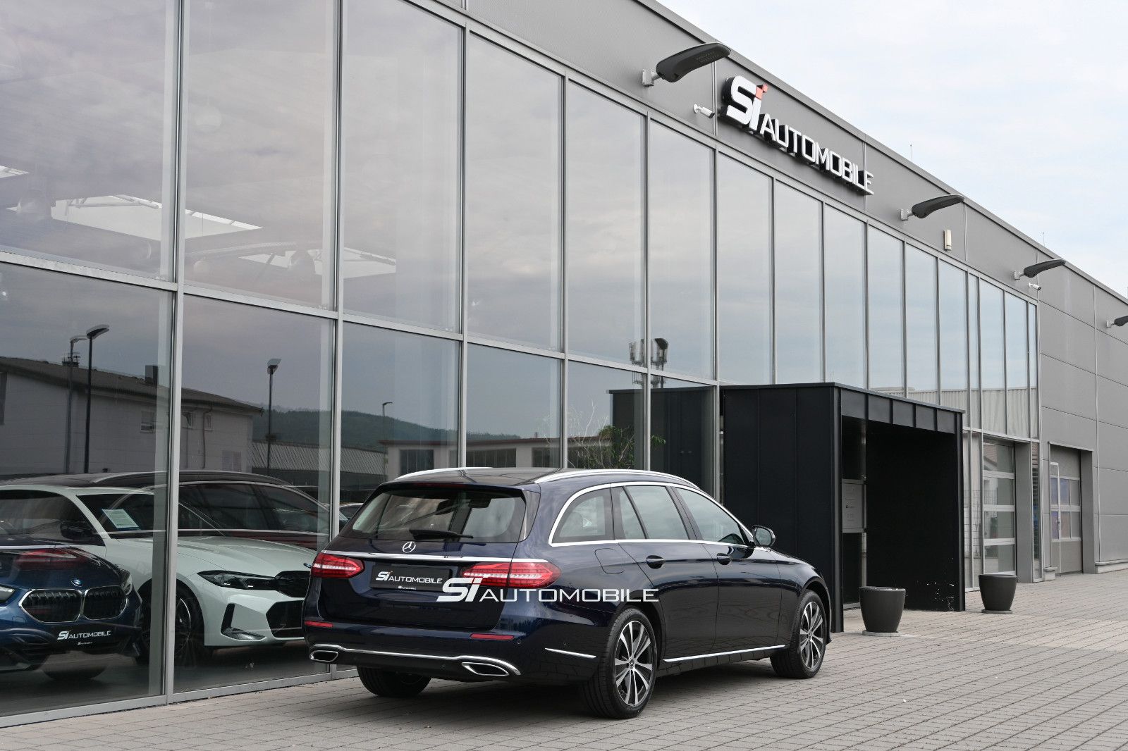 Fahrzeugabbildung Mercedes-Benz E 220 d T 9G-Tr. Exclusive °ACC°AHK°HEAD-UP°MEMO