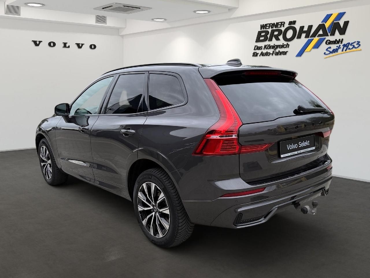 Fahrzeugabbildung Volvo XC60 Plus Dark 2WD