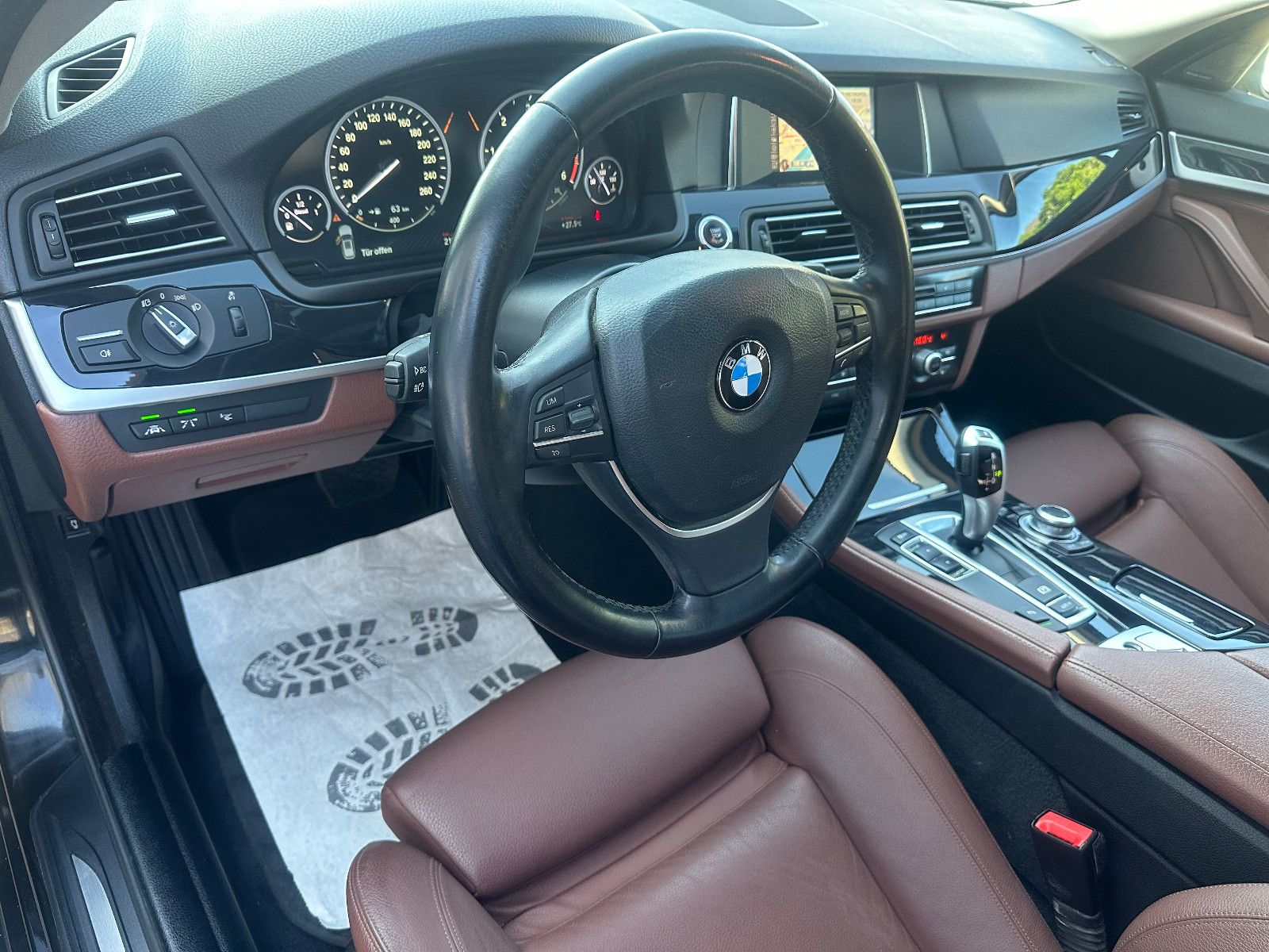 Fahrzeugabbildung BMW 520 d TOURING*HEAD-UP+LEDER-BRAUN*