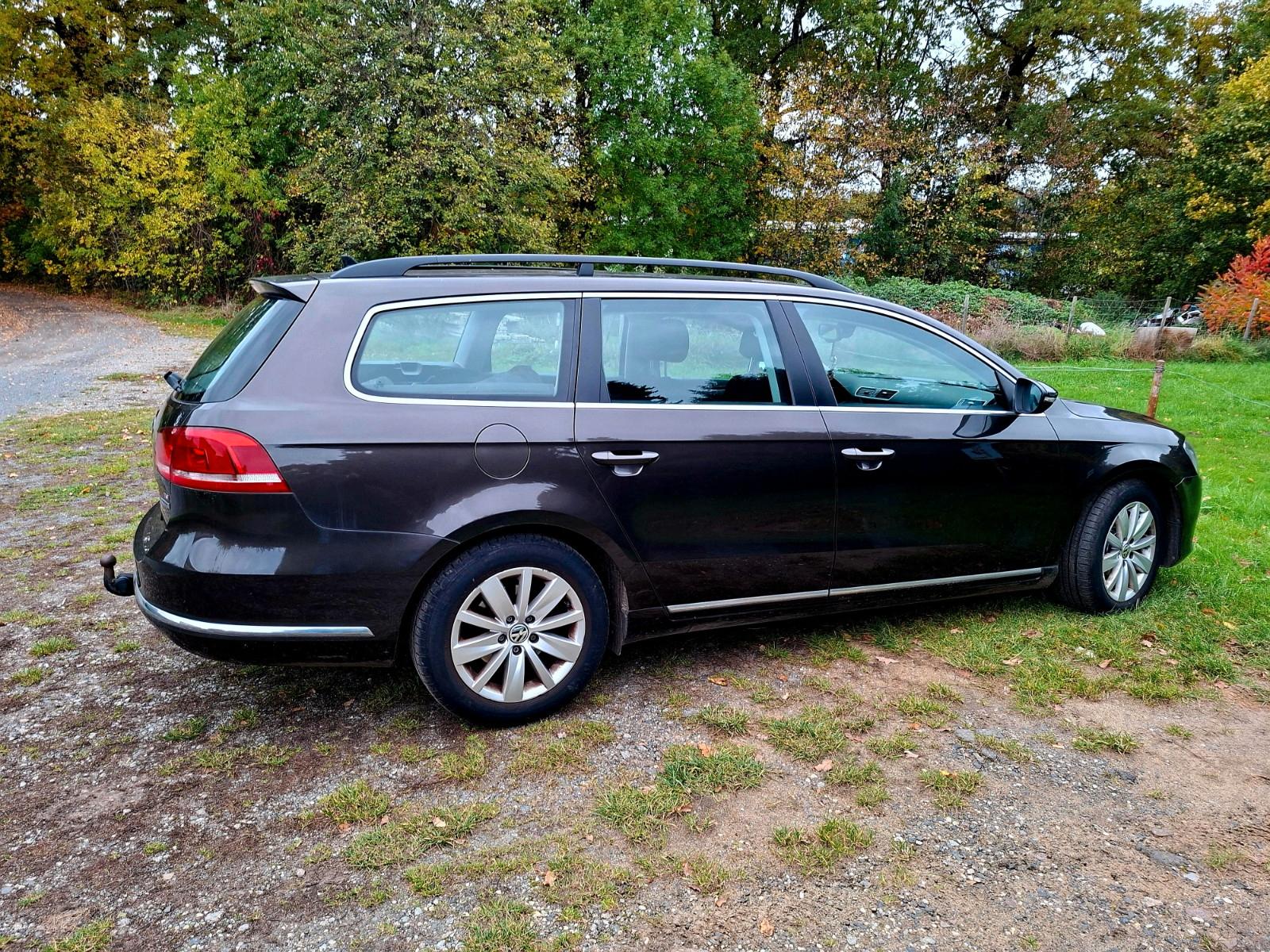 Volkswagen Passat 2013 — interior