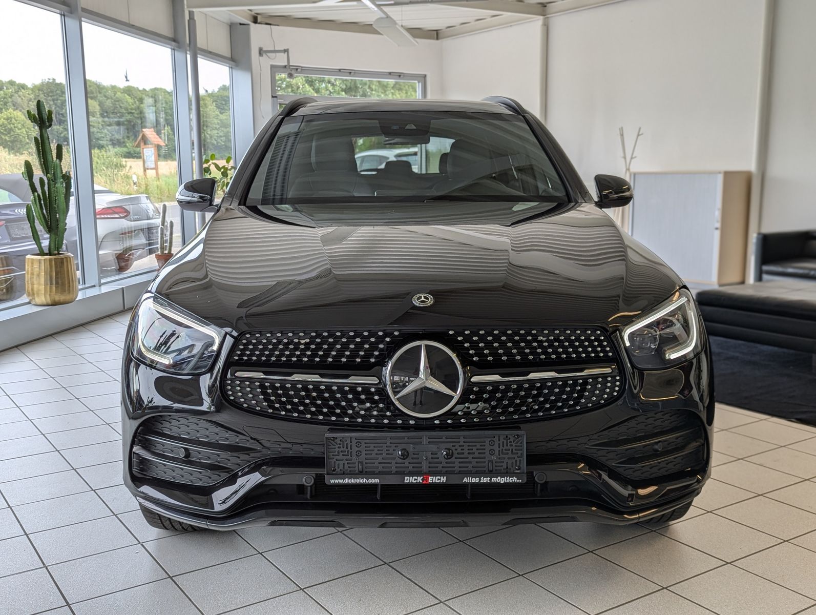 Fahrzeugabbildung Mercedes-Benz GLC 300 d 4M AMG Pano Multibeam Komfort-Paket