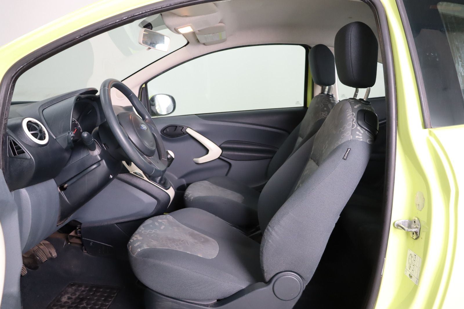 Fahrzeugabbildung Ford Ka 1.2 * 8-fach bereift * HU/AU bis 07.2026