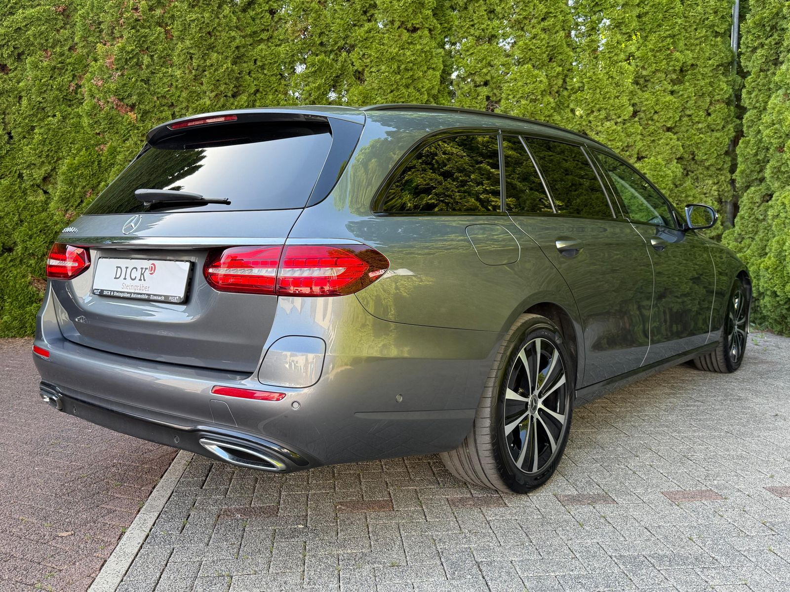 Fahrzeugabbildung Mercedes-Benz E 300 de T 9G NIGHT+LED+SHZ+KAM+AMBI+MBUX+PARK+