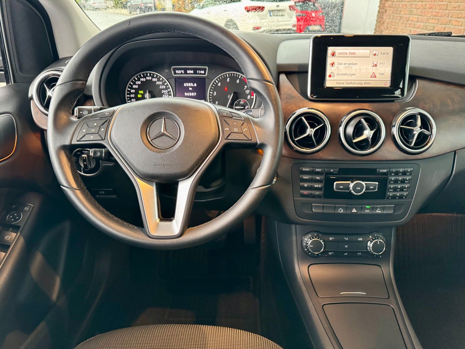 Fahrzeugabbildung Mercedes-Benz B 200 Autom. Klima/Navigation/PDC/Allwetter