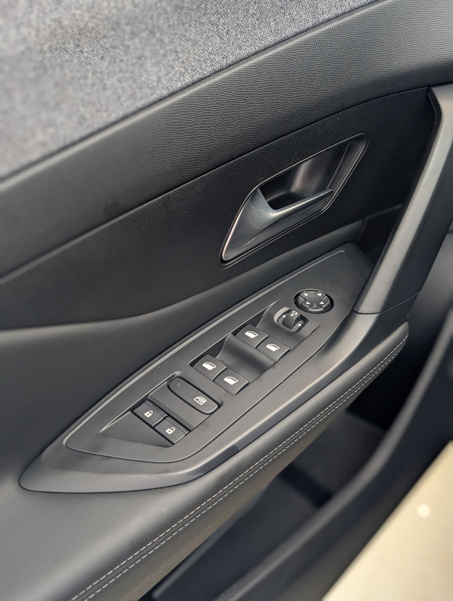 Fahrzeugabbildung Peugeot 308 Allure ACC LED 360° SHZ LENK-HZ AHK GARANTIE