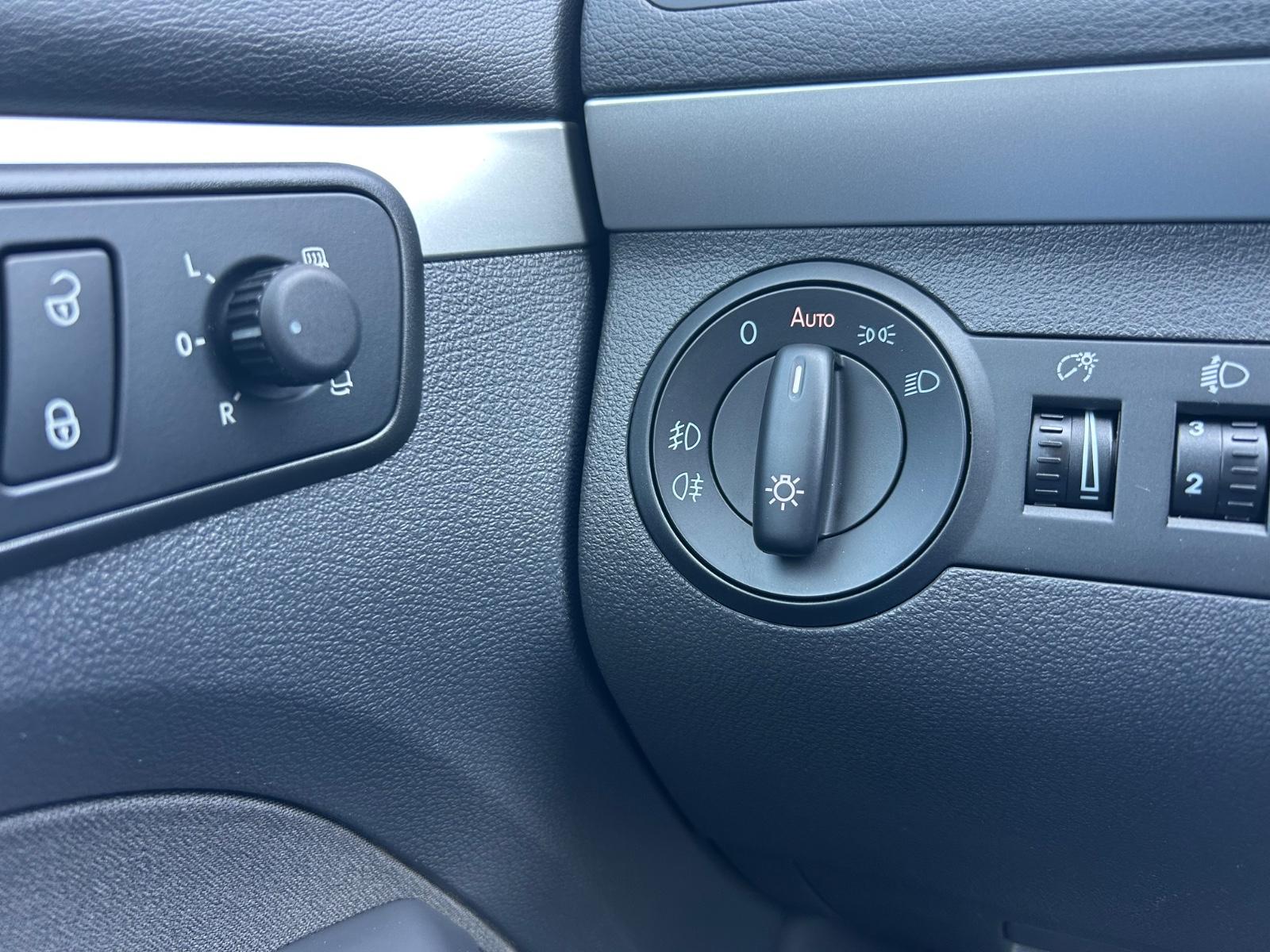 Volkswagen Touran 2015 — photo 19