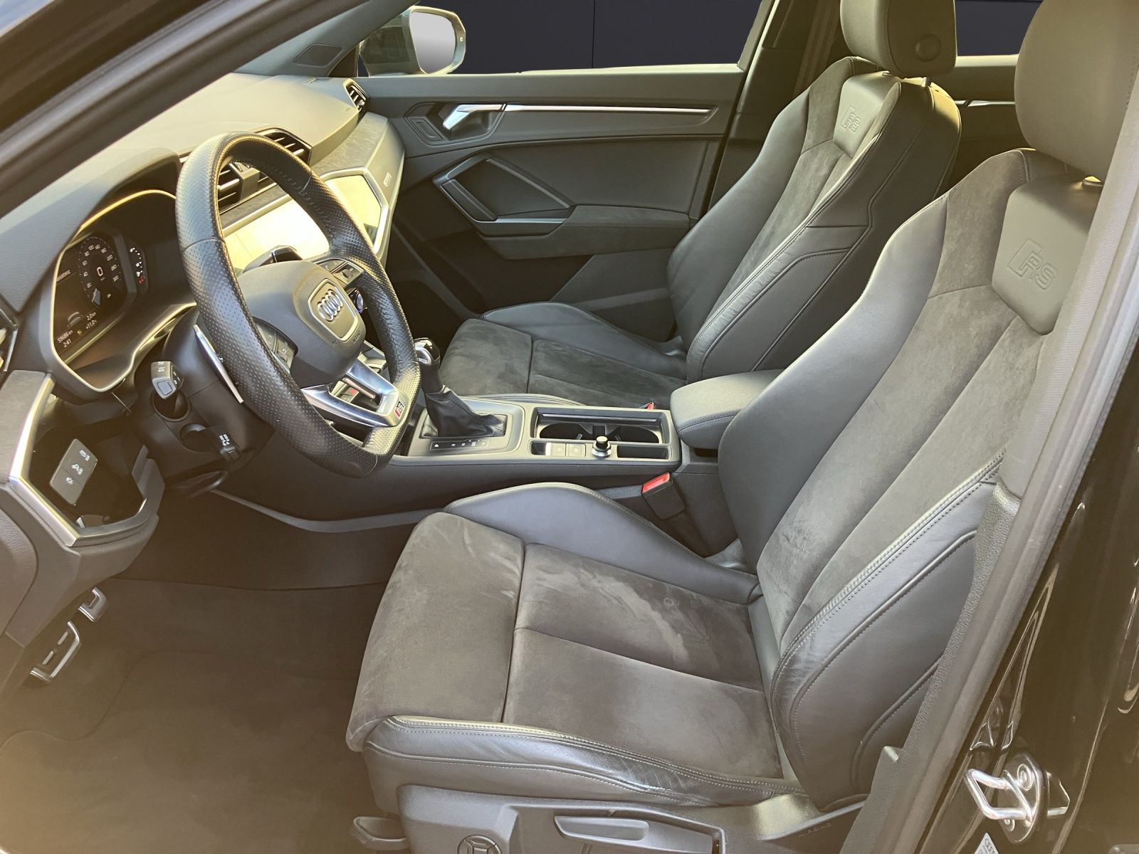 Fahrzeugabbildung Audi RS Q3 Sportback 2.5 TFSI quattro Matrix AHK AVC