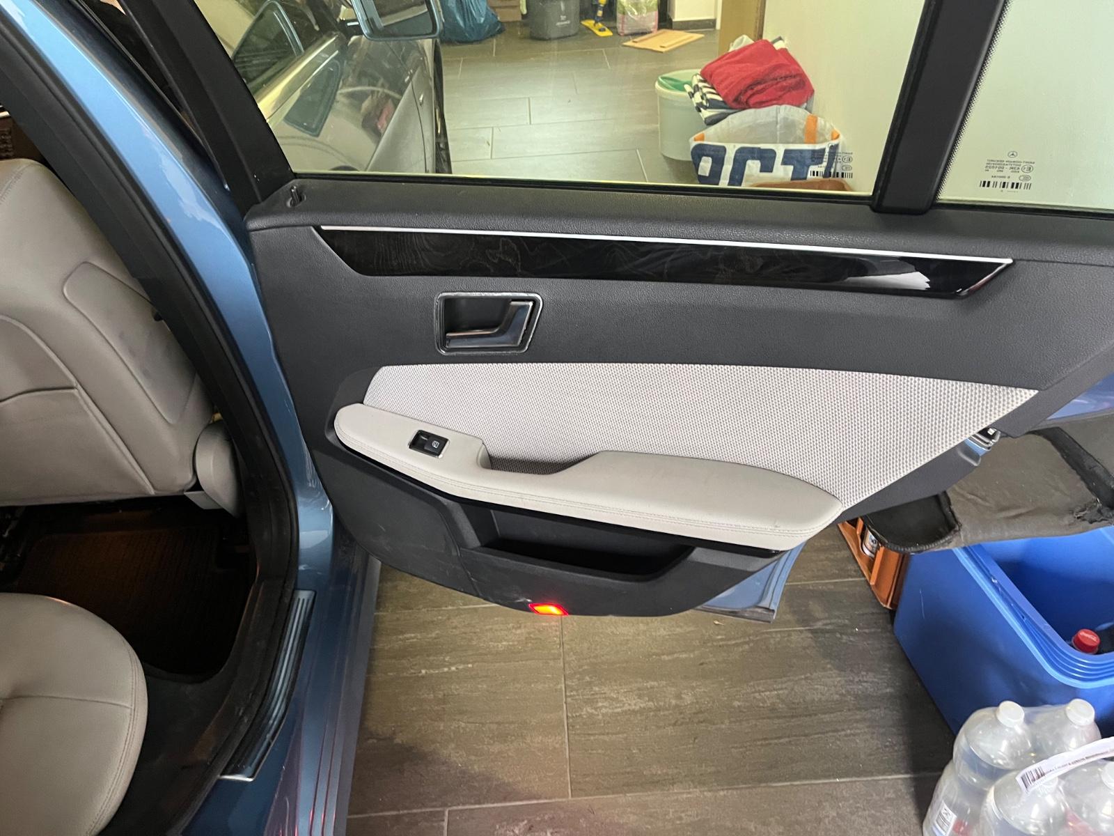 Mercedes-Benz E220 2012 — photo 12