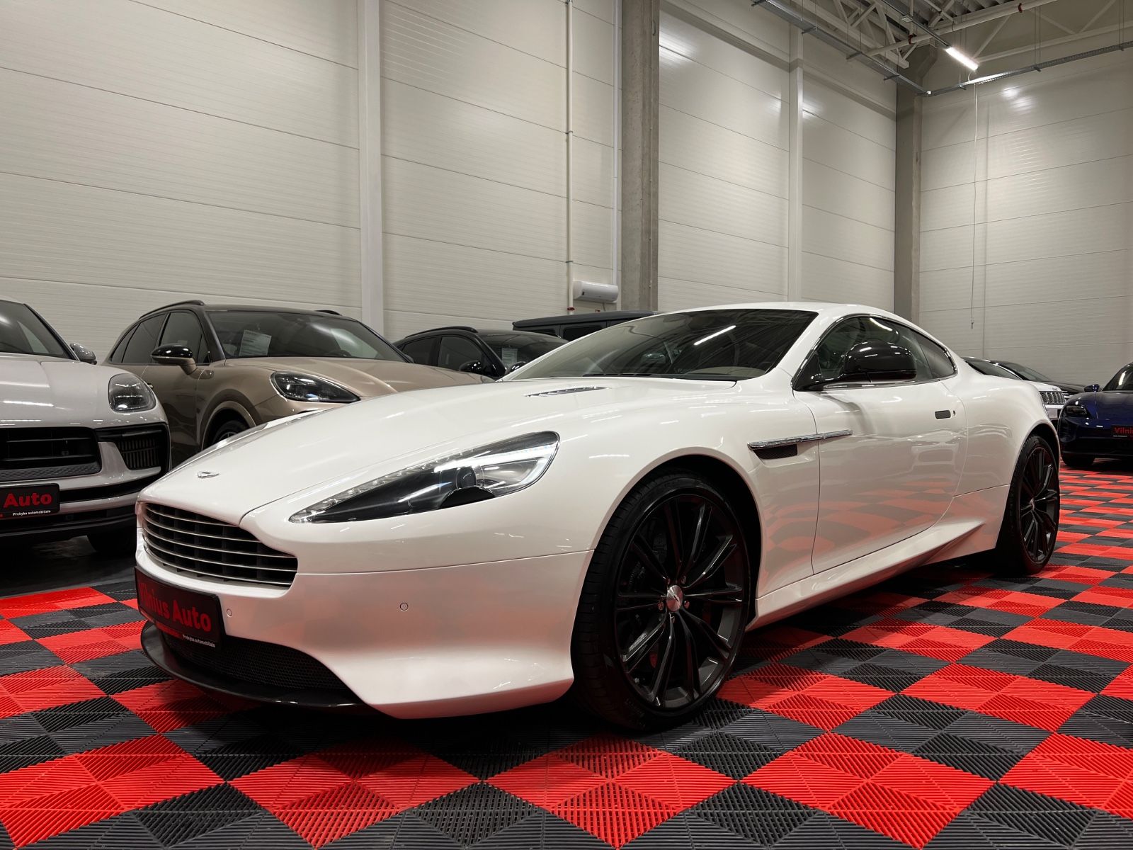 ASTON MARTIN DB9
