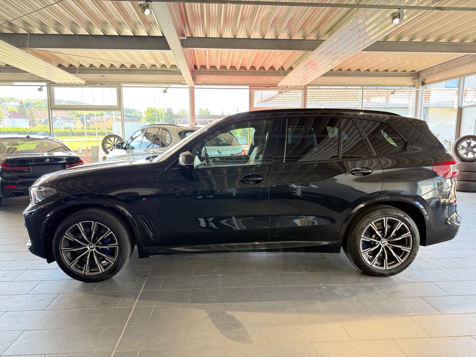 Fahrzeugabbildung BMW X5 xDrive40d M Sport*AHK*StandHz*SkyL*H/K*Laser*