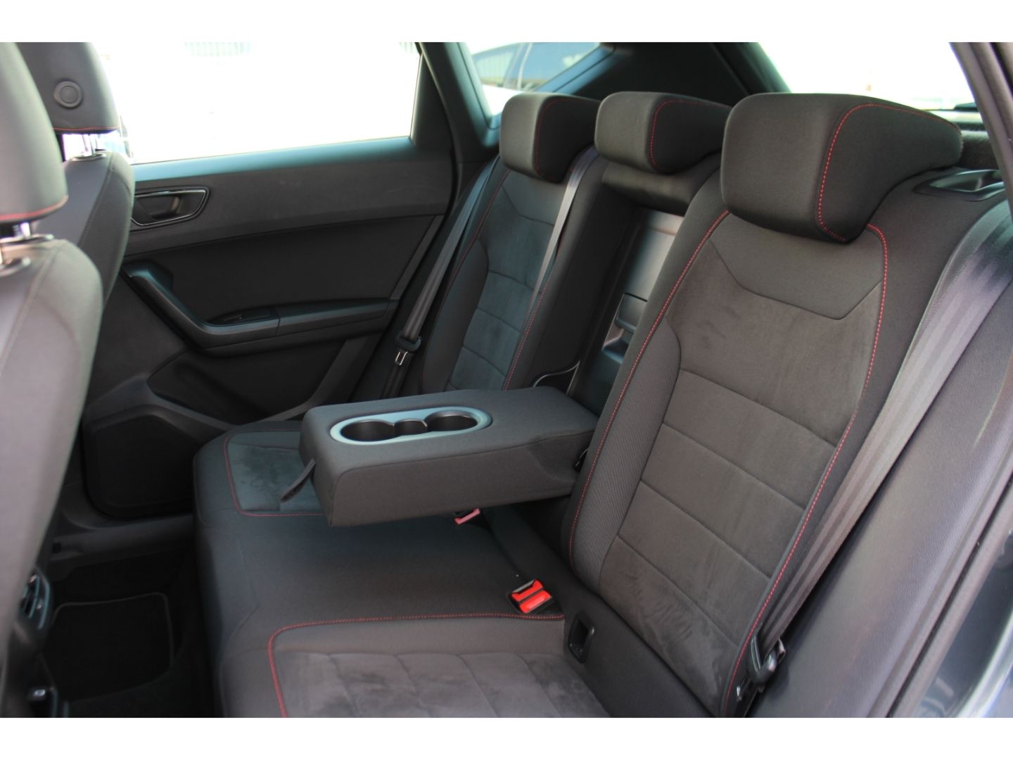 Fahrzeugabbildung SEAT Ateca 4Drive FR ACC LED Pano RFK Full Link AHK W
