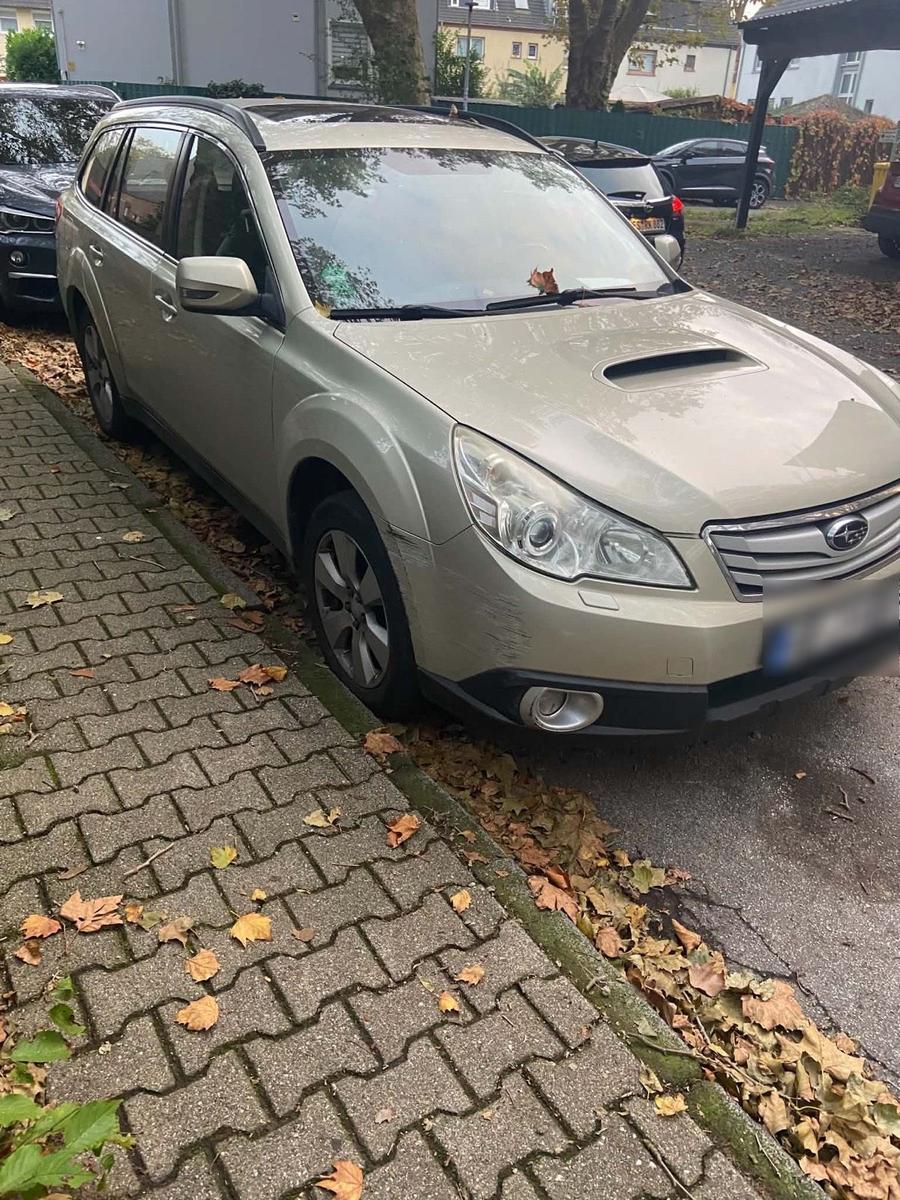 Subaru Outback 2012 — rear view
