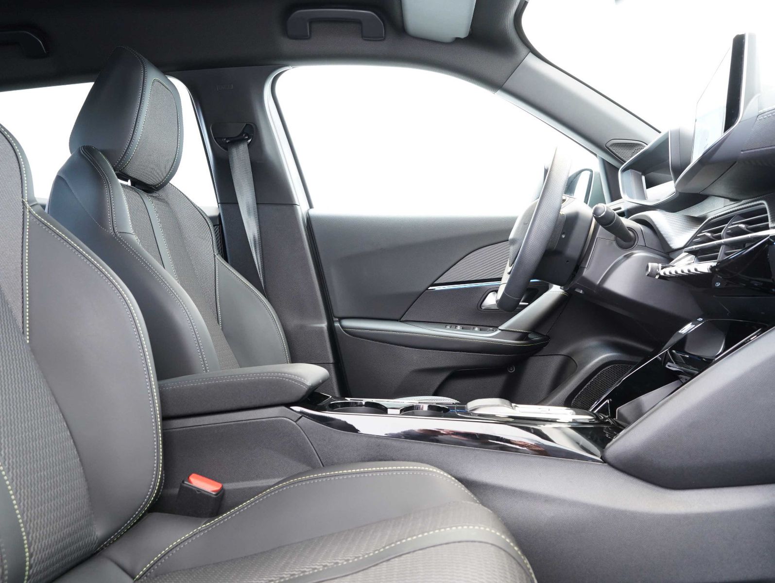 Fahrzeugabbildung Peugeot 2008 e- GT 11KW/LED/NAVI/360°/SOH