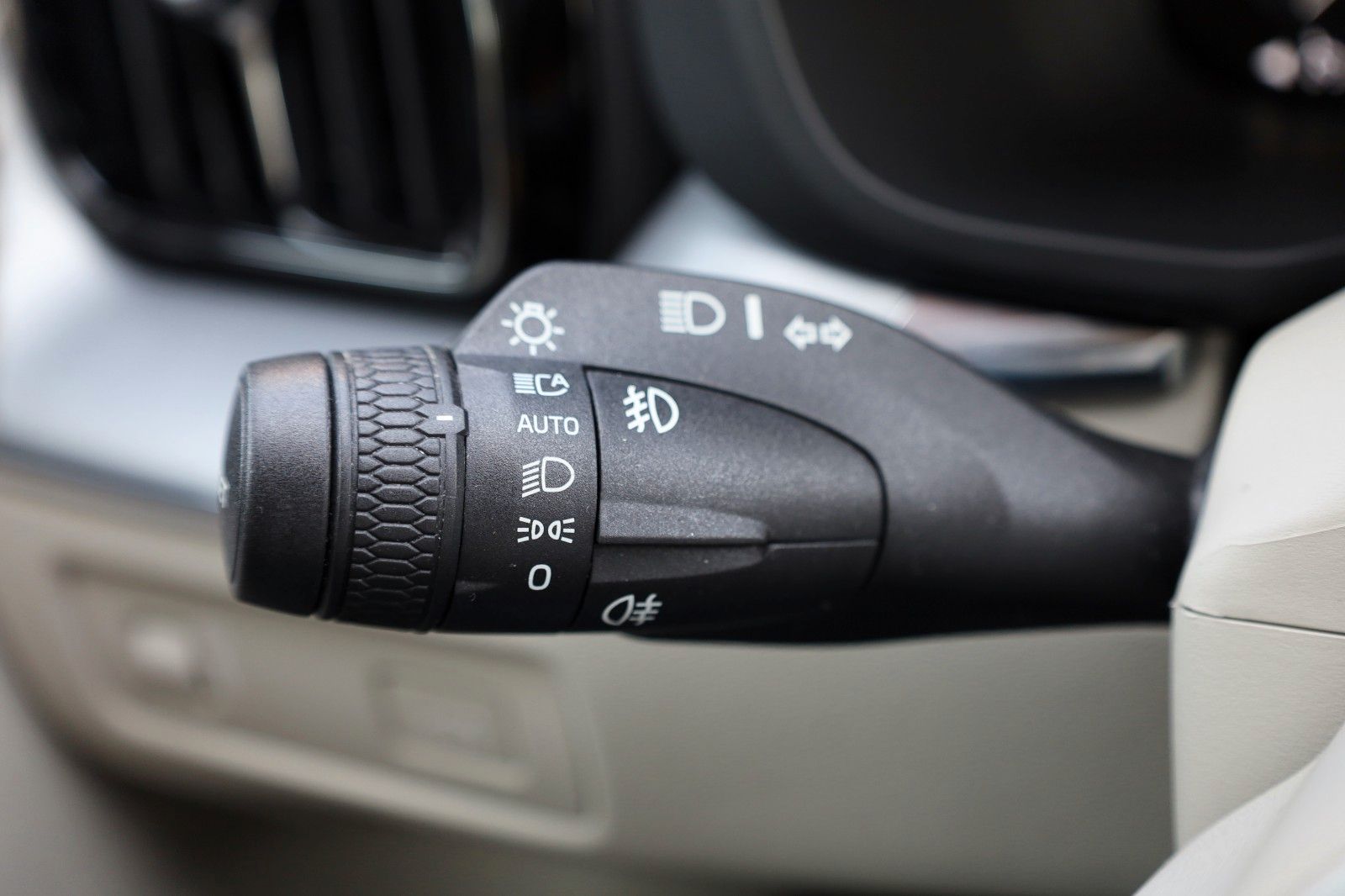 Fahrzeugabbildung Volvo XC60 Momentum Pro Leder,Navi,LED,Panorama,SH,PDC