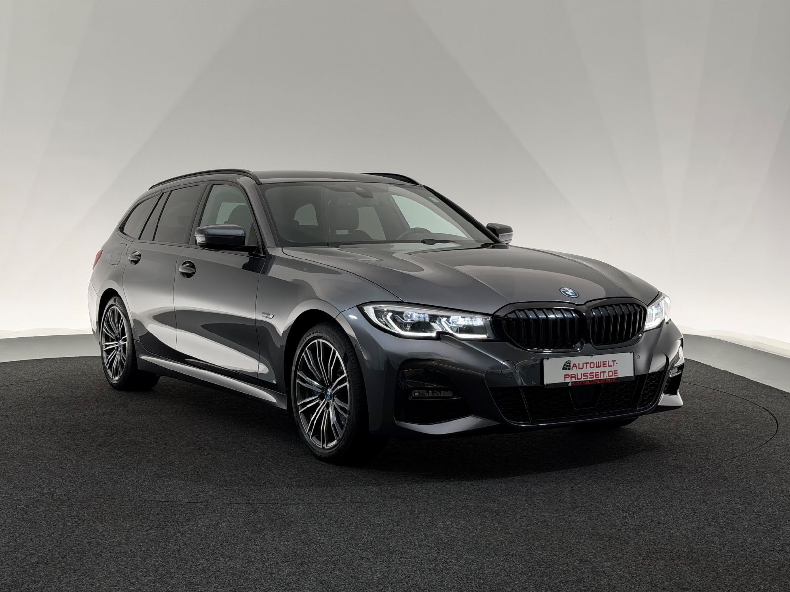 Gebrauchtwagen BMW 330 330e xDrive*M SPORT*LASER-AHK-HUD-ACC-HiFi-R.KAM in Horb am Neckar
