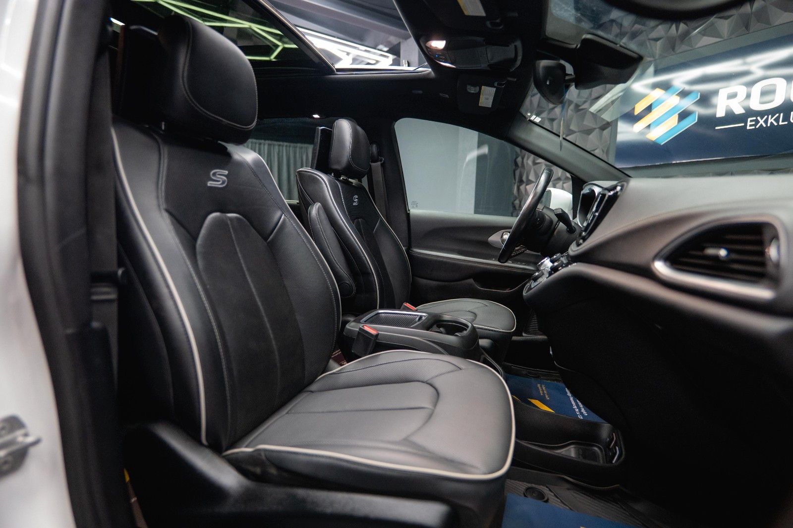 Fahrzeugabbildung Chrysler Pacifica 3.6 V6 LIMITED Night *Pano*CarPlay*ACC