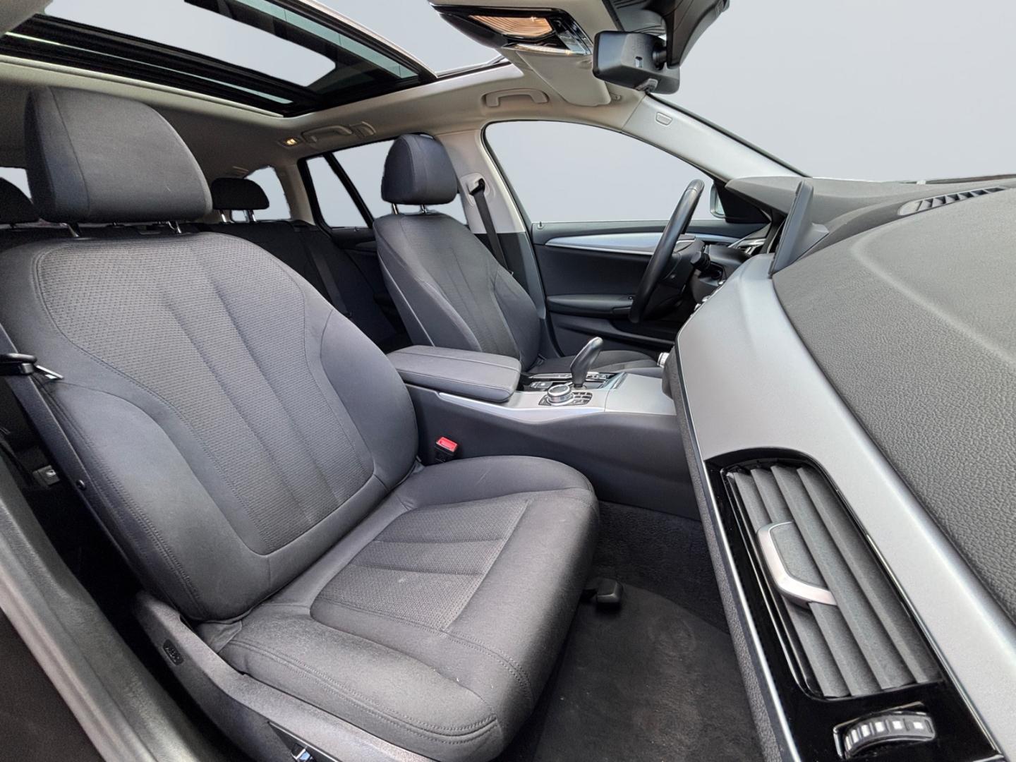 BMW 520 d Touring *LED*360°*Pano*AHK*PDC*Niveau*SHZ*