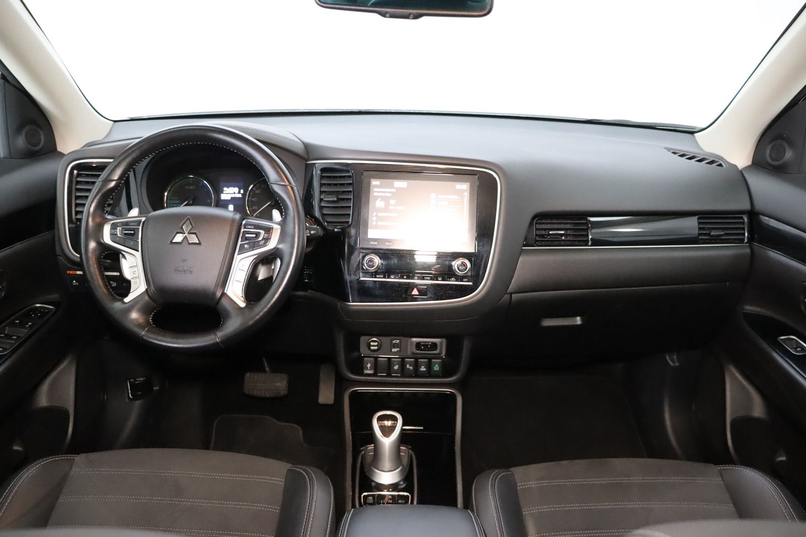Fahrzeugabbildung Mitsubishi Outlander PHEV 2.4 Plus 4WD