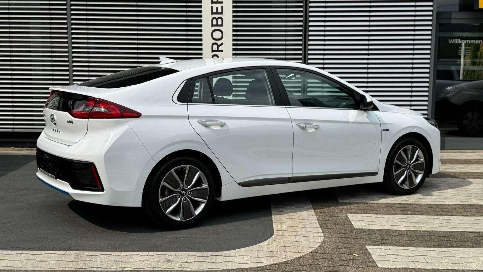 Fahrzeugabbildung Hyundai IONIQ Premium Hybrid