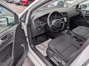 Volkswagen Golf - 6