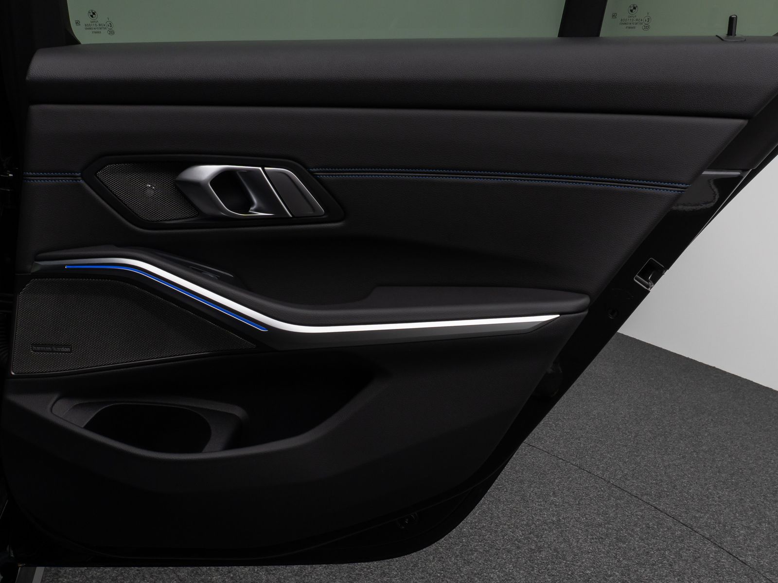 Fahrzeugabbildung BMW 330d xD M Sport Kamera HUD DAB H/K LED 19Zoll