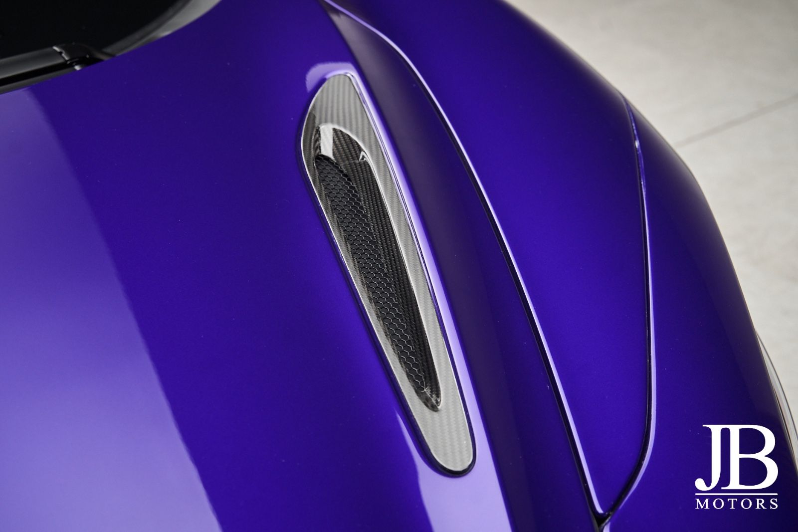 Fahrzeugabbildung McLaren 720s Spider MSO Carbon B&W Sound Lift Novitec