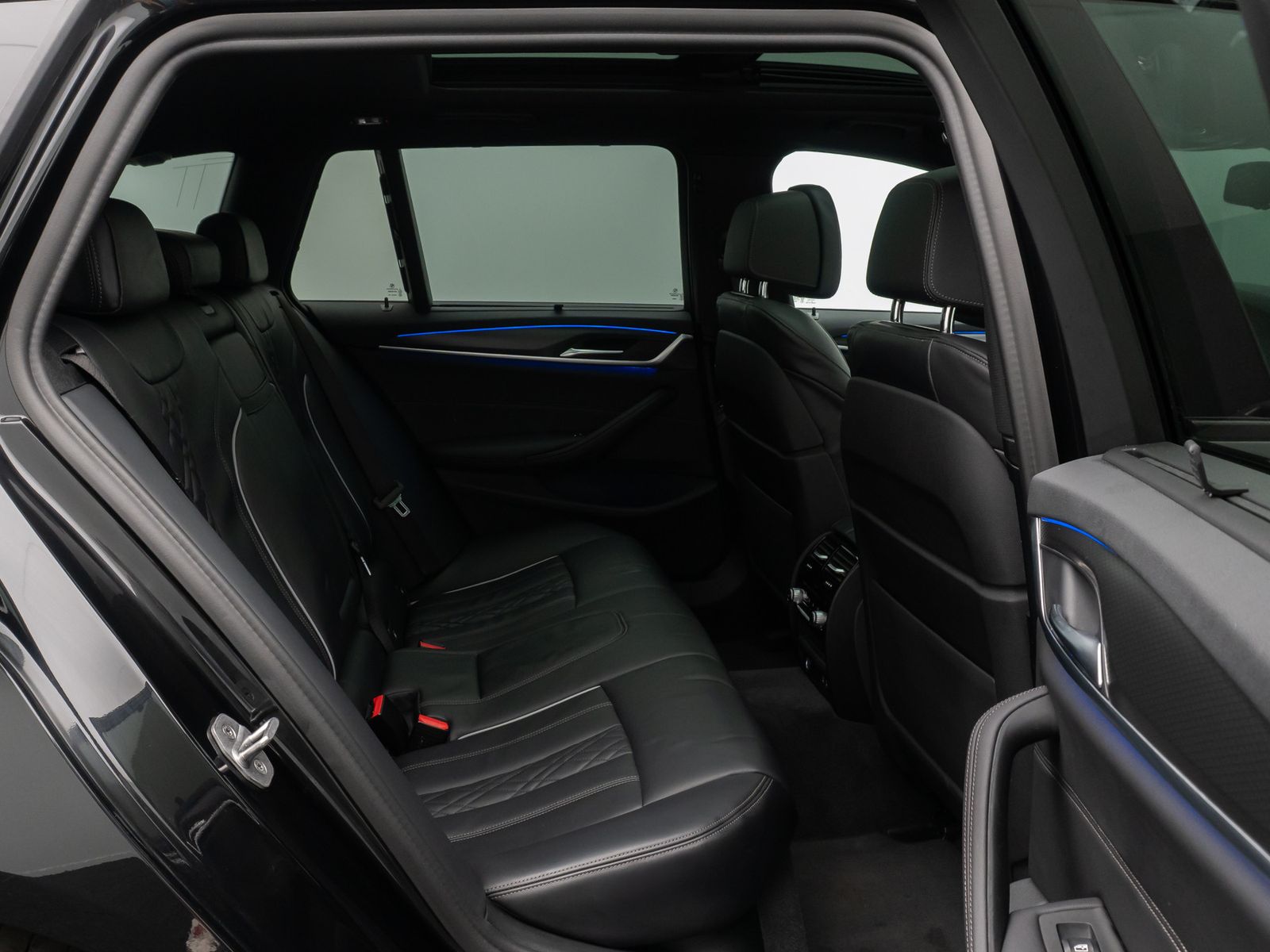 Fahrzeugabbildung BMW 540d xD M Sport DAB Laser HiFi HUD Panorama 20"