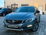 Volvo V60 Cross Country D4 Momentum / Bi-Xenon / Navi - gebrauchte Volvo V60 Cross Country aus dem Jahr 2017