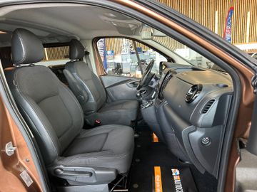 Opel Vivaro B Combi 2,7t *8Sitzer*Navi*AHK*Klima*