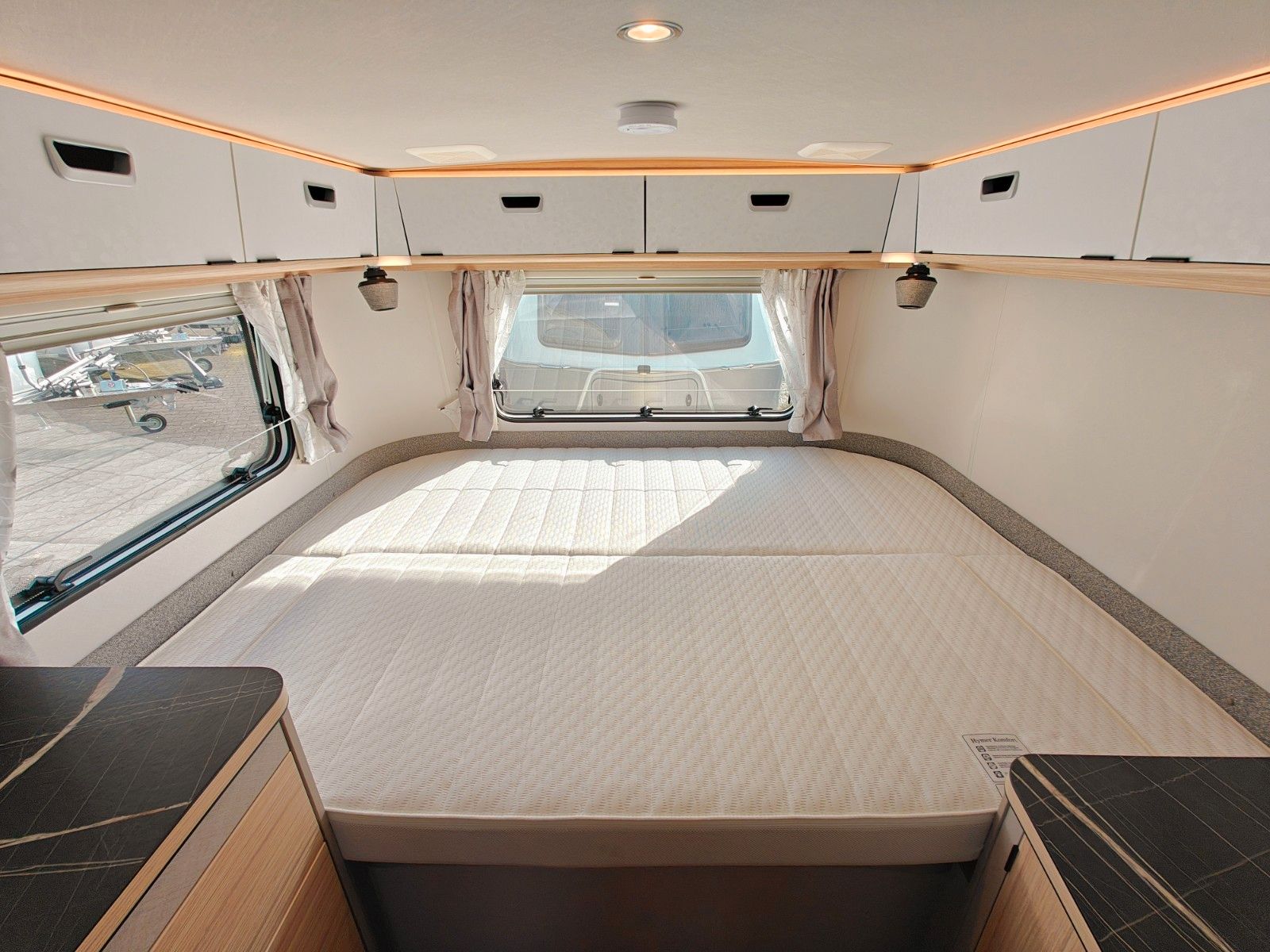 Fahrzeugabbildung HYMER / ERIBA / HYMERCAR Touring 630 Nugget Gold - Schlafdach, Combi 4E -