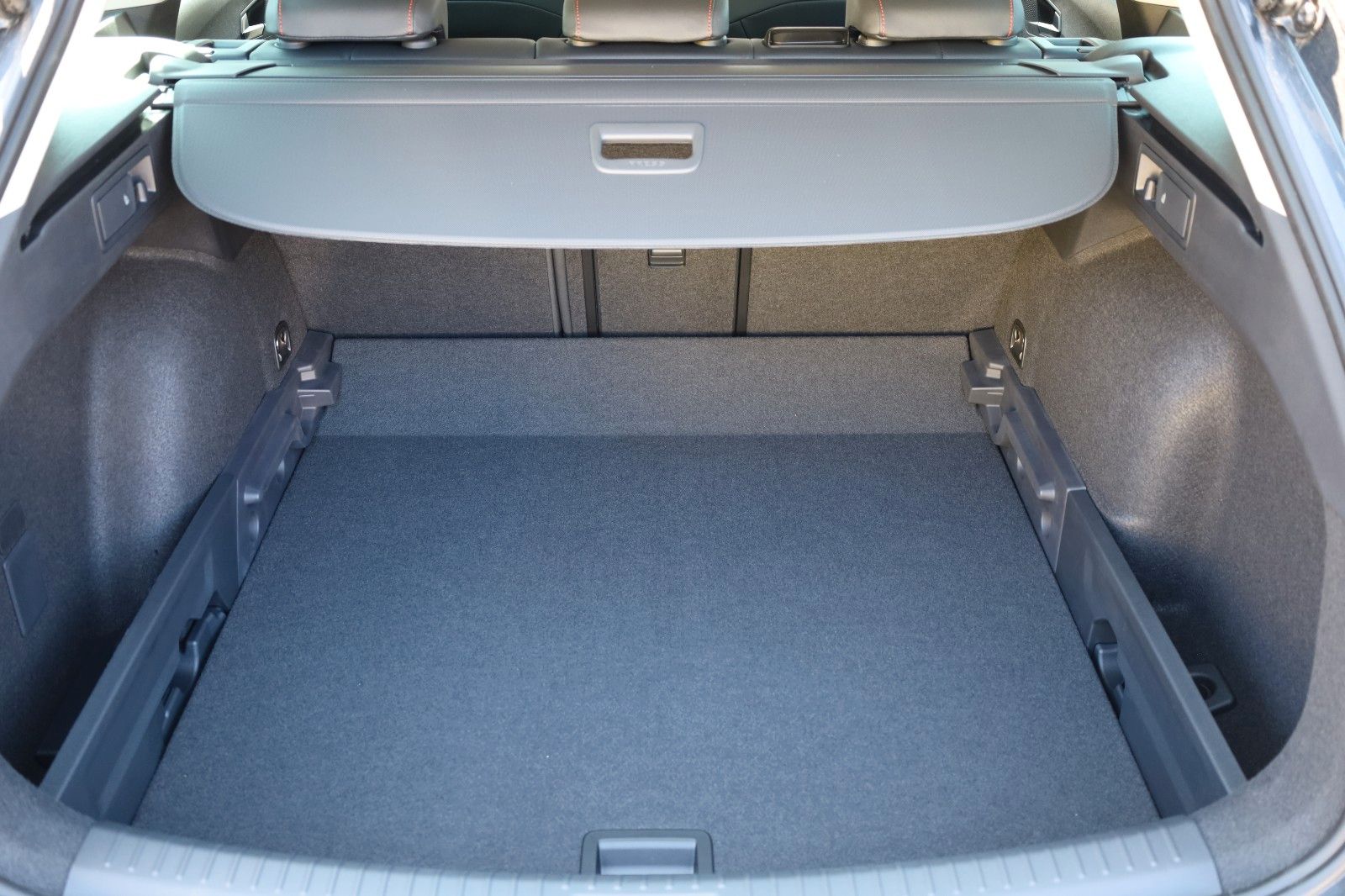 Fahrzeugabbildung SEAT Leon Sportstourer 1,5 eTSI  FR DSG