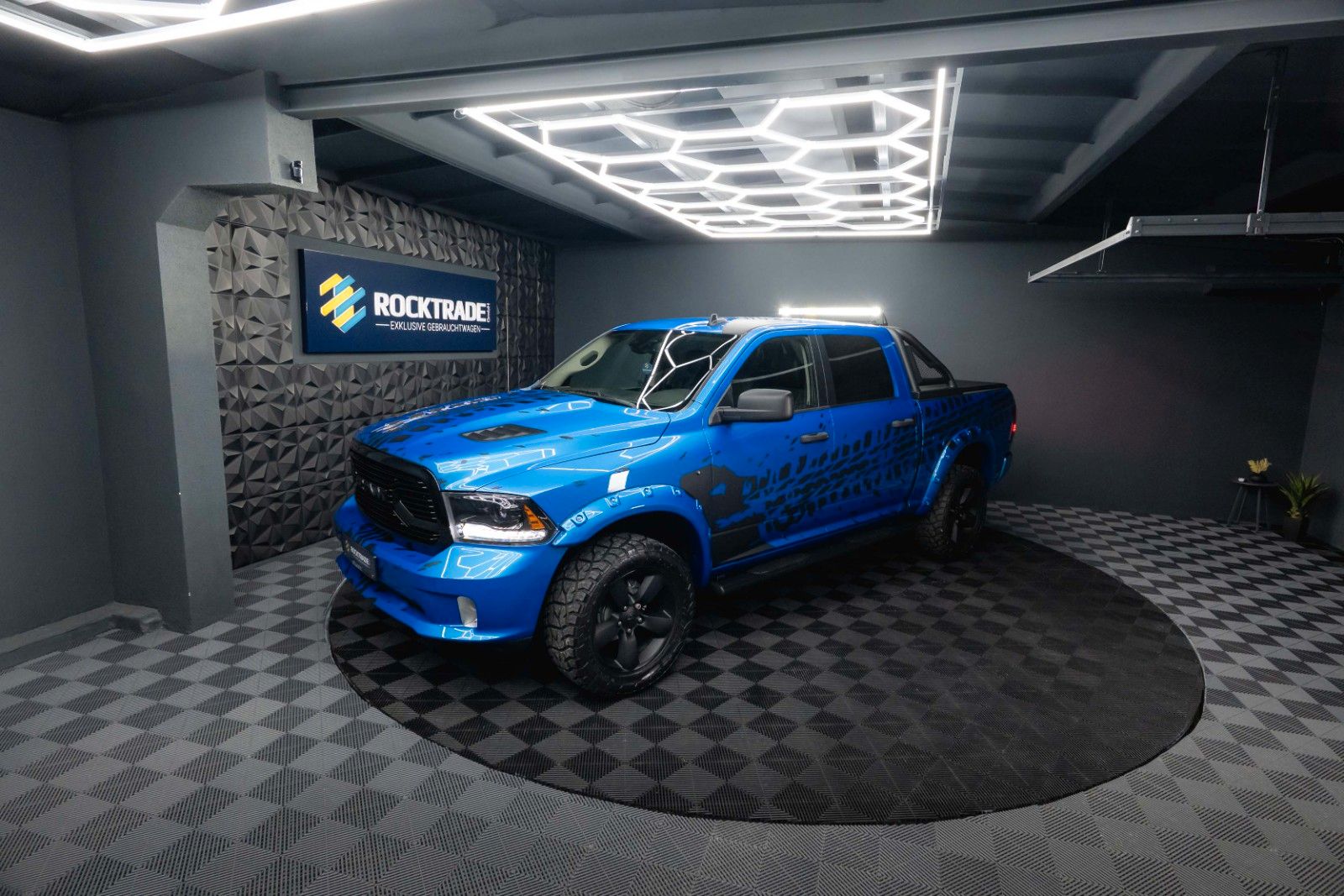 Fahrzeugabbildung Dodge RAM 5.7 V8 HEMI 4x4 OFFROAD Night-Paket *LED*