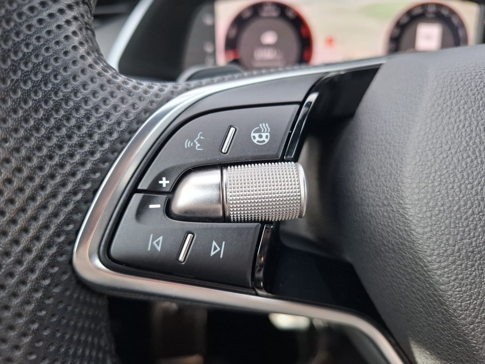 Fahrzeugabbildung SKODA Octavia 2.0 DSG Sportline MATRIX*AHK*CANTON*5J.G